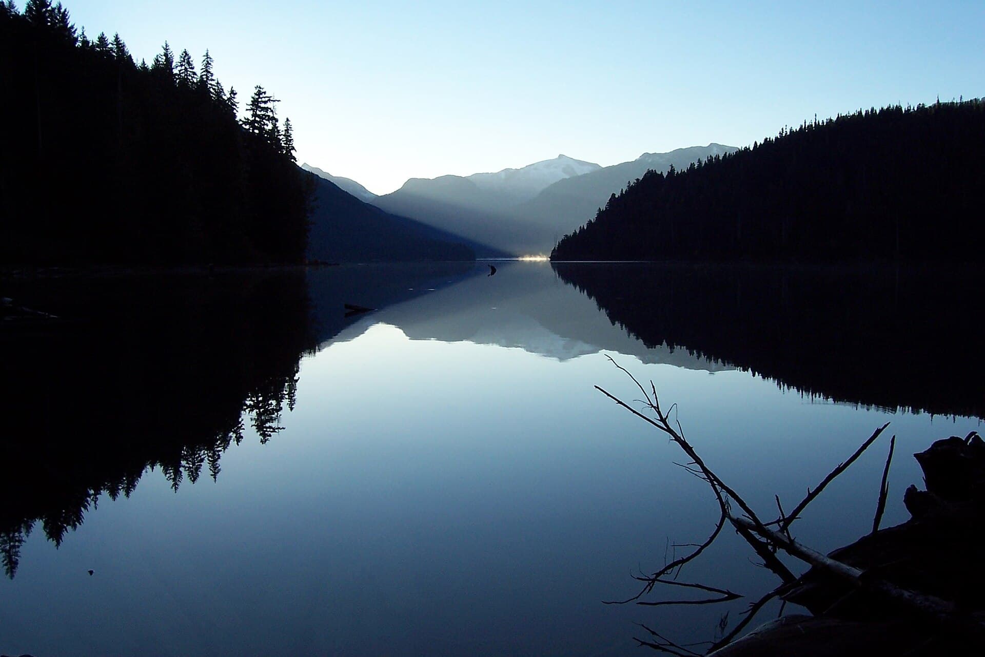 Cheakamus Lake: Turquoise Waters and Mountain Trails in Garibaldi Park