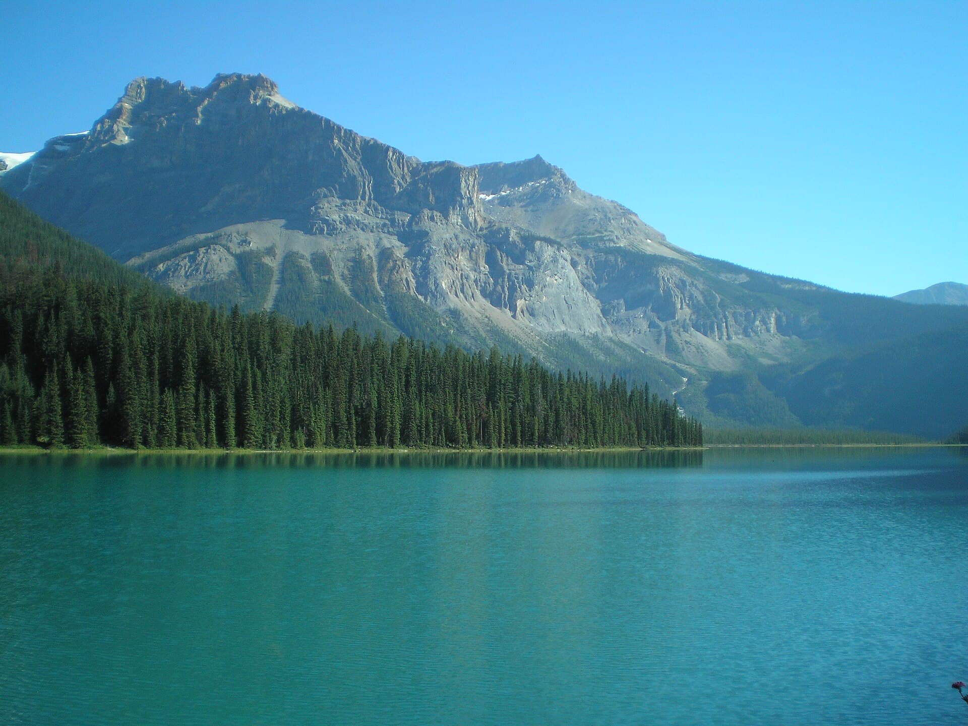 Emerald Lake: Turquoise Waters and Alpine Trails in Yoho National Park