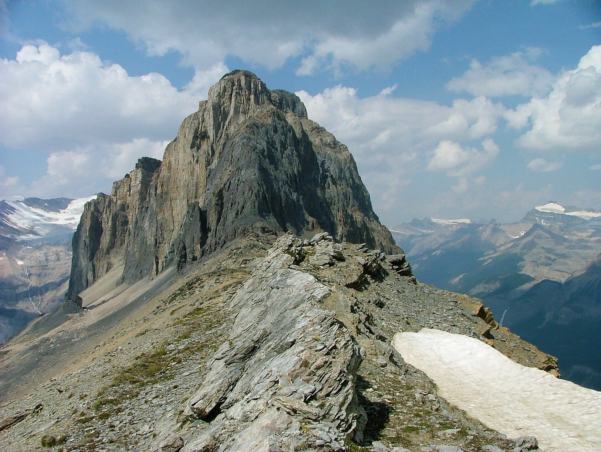 Wapta Mountain: Alpine Hiking and Panoramic Views in Yoho National Park
