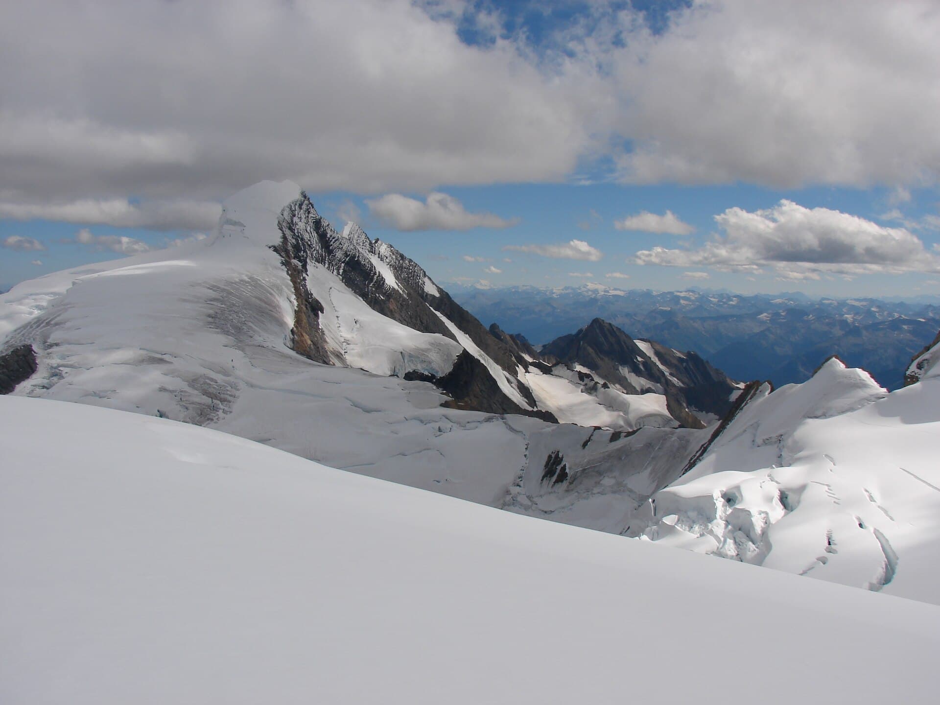 Resplendent Mountain: Hiking the Iconic Peaks of British Columbia’s Selkirk Range
