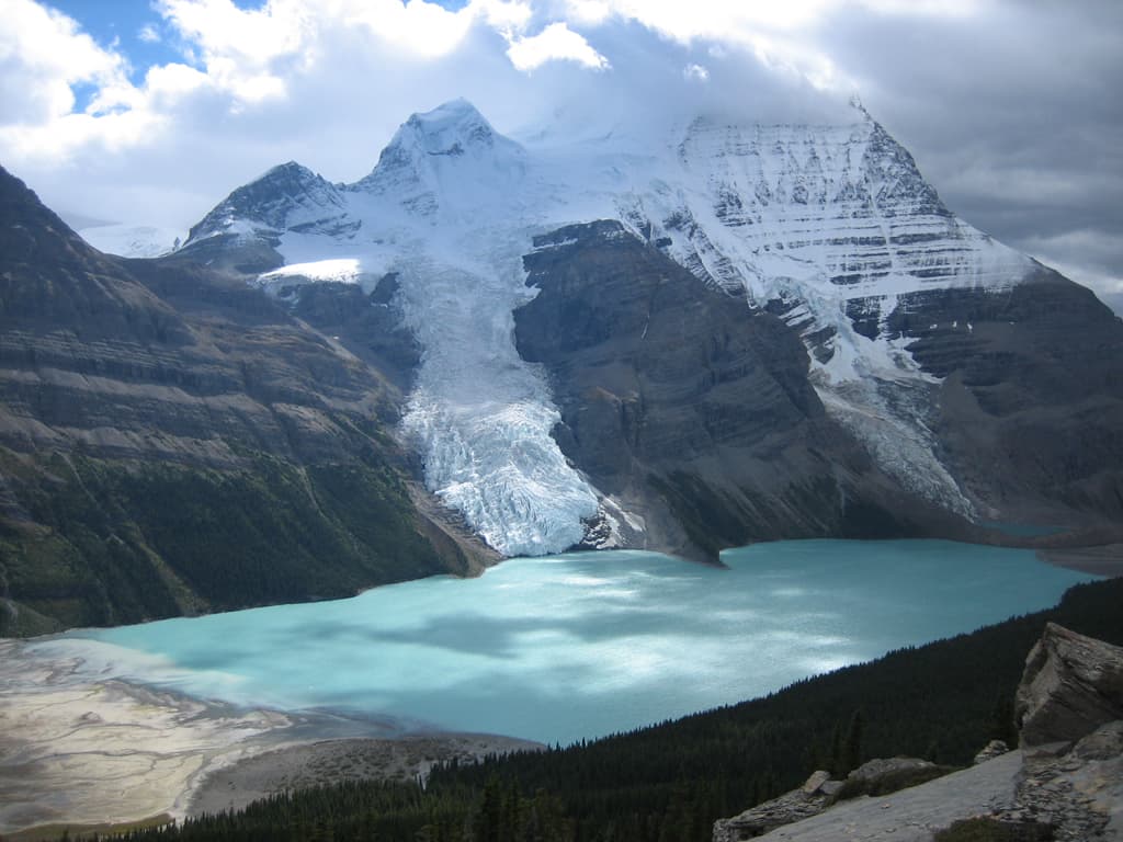 Berg Lake: Turquoise Glacial Waters Beneath Mount Robson in British Columbia