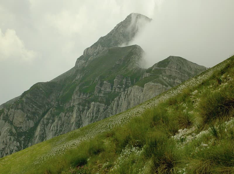 Pizzo Cefalone: Hiking the Gran Sasso Summit in Abruzzo