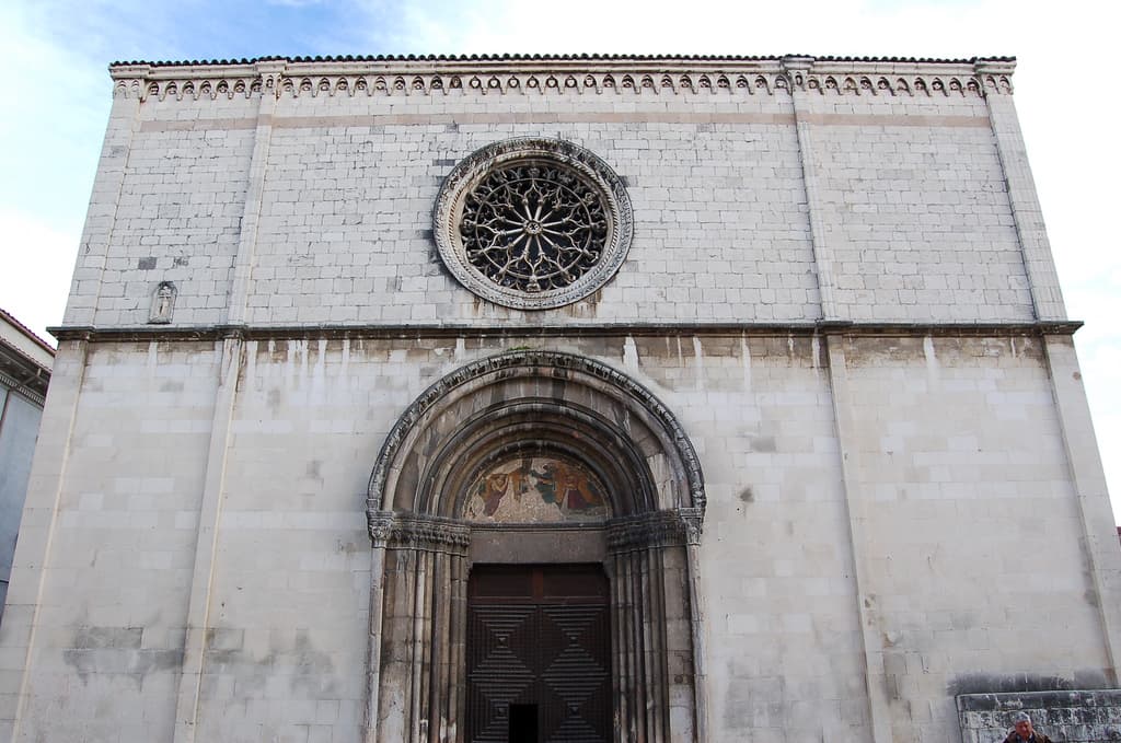 The Church of Santa Giusta: A Romanesque Landmark in L’Aquila
