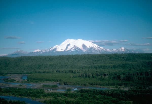 Mount Drum: Alaska’s Remote Volcanic Peak in Wrangell-St. Elias