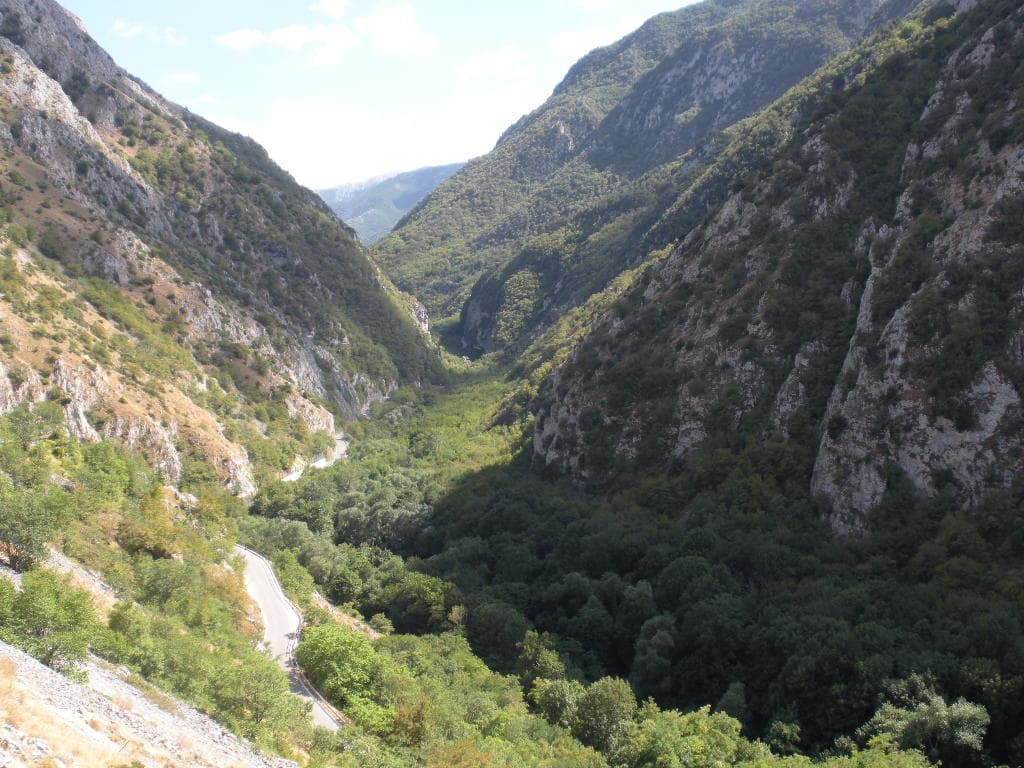 Sagittario River: Hiking Dramatic Gorges and Wild Landscapes in Abruzzo