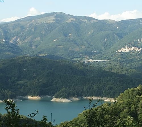Salto River: Hiking, Lakes and Gorges in Abruzzo