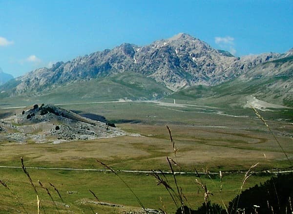 Monte Prena: Hiking the Limestone Ridges of Abruzzo’s Gran Sasso