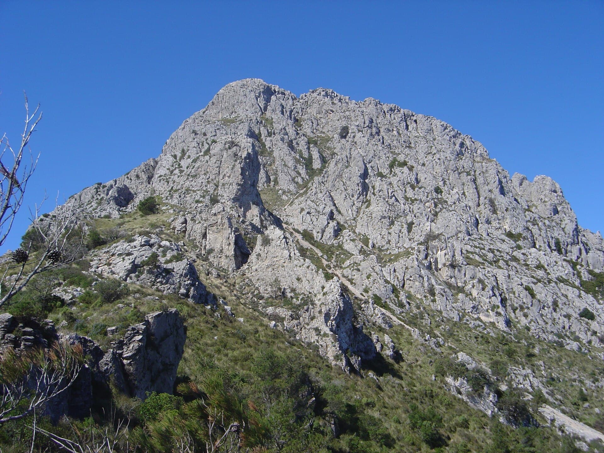 Puig de Galatzó: Hiking the Dramatic Peak in Mallorca’s Serra de Tramuntana