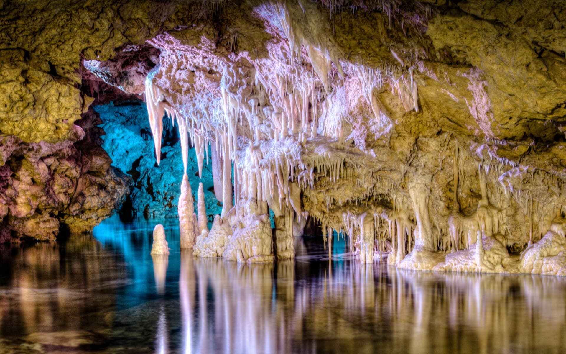 Coves dels Hams: Mallorca’s Mesmerizing Underground Lake Caves