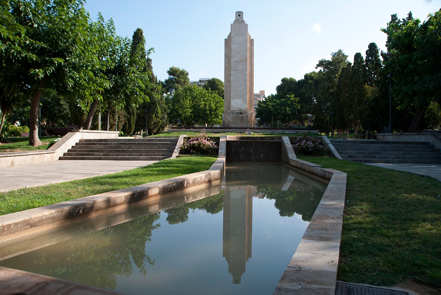 Monumento a los Caídos del Crucero Baleares: Honoring Naval History in Palma