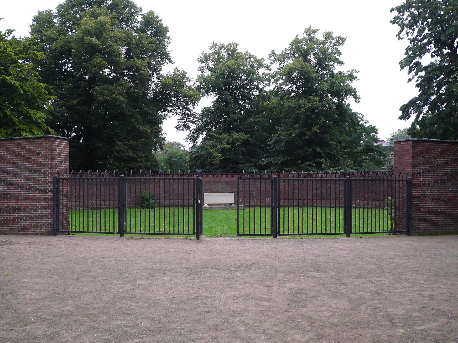 World War I Memorial Bremen: A Solemn Monument in Mitte