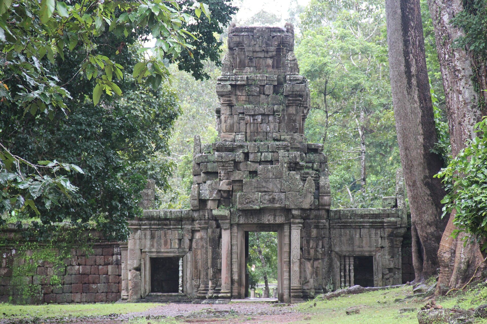 The Royal Palace at Angkor Thom: Khmer Royal Ruins in Cambodia