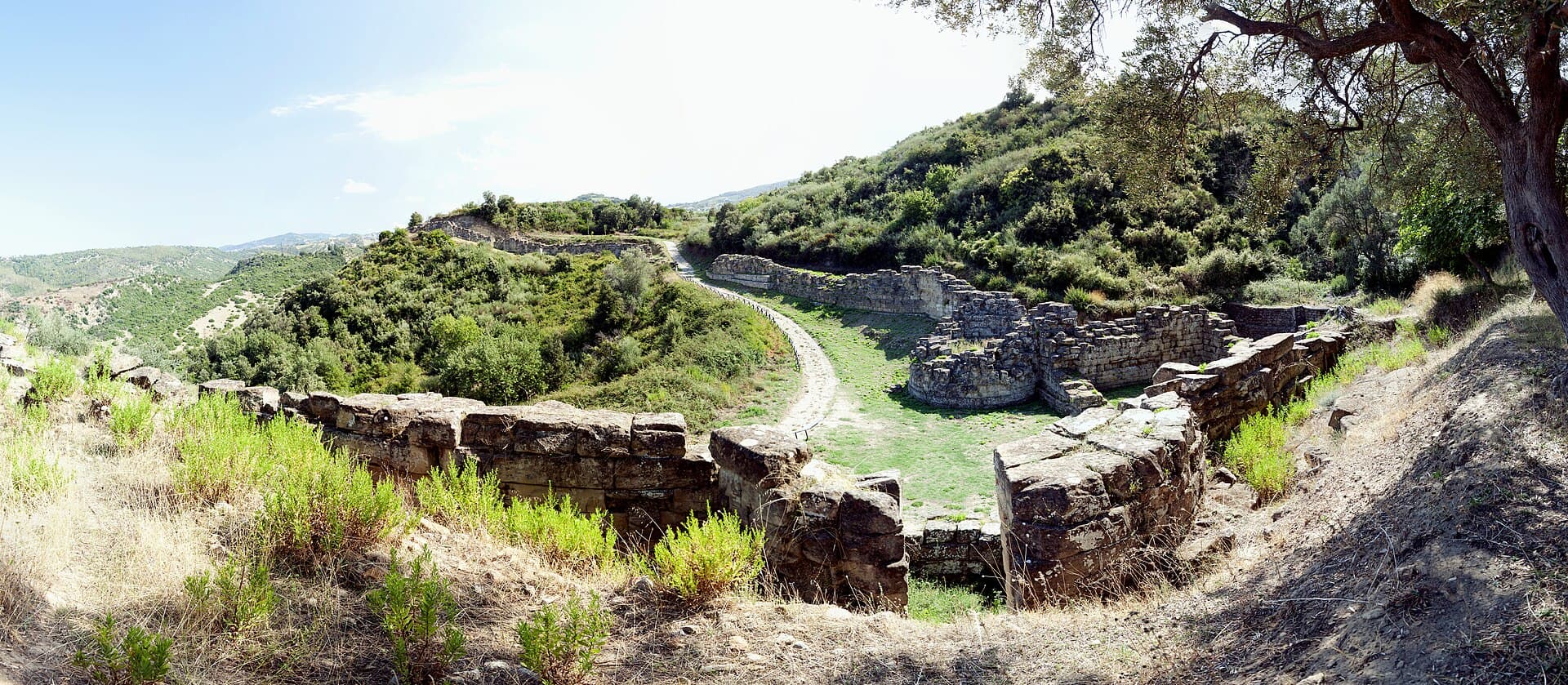 Castiglione di Paludi: Exploring Calabria’s Ancient Fortified Settlement