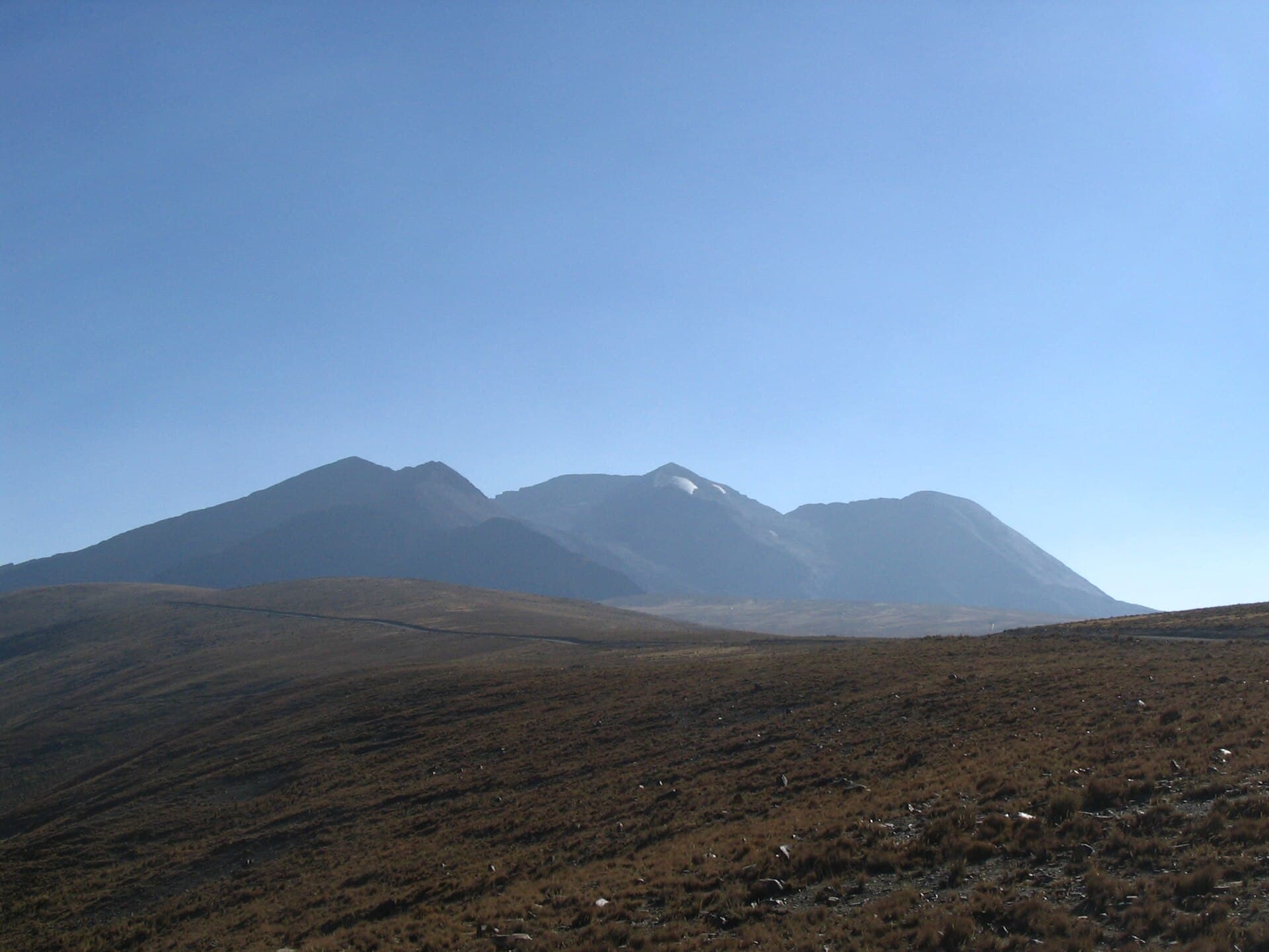 Chacaltaya: High-Altitude Hikes and Andean Views Near La Paz