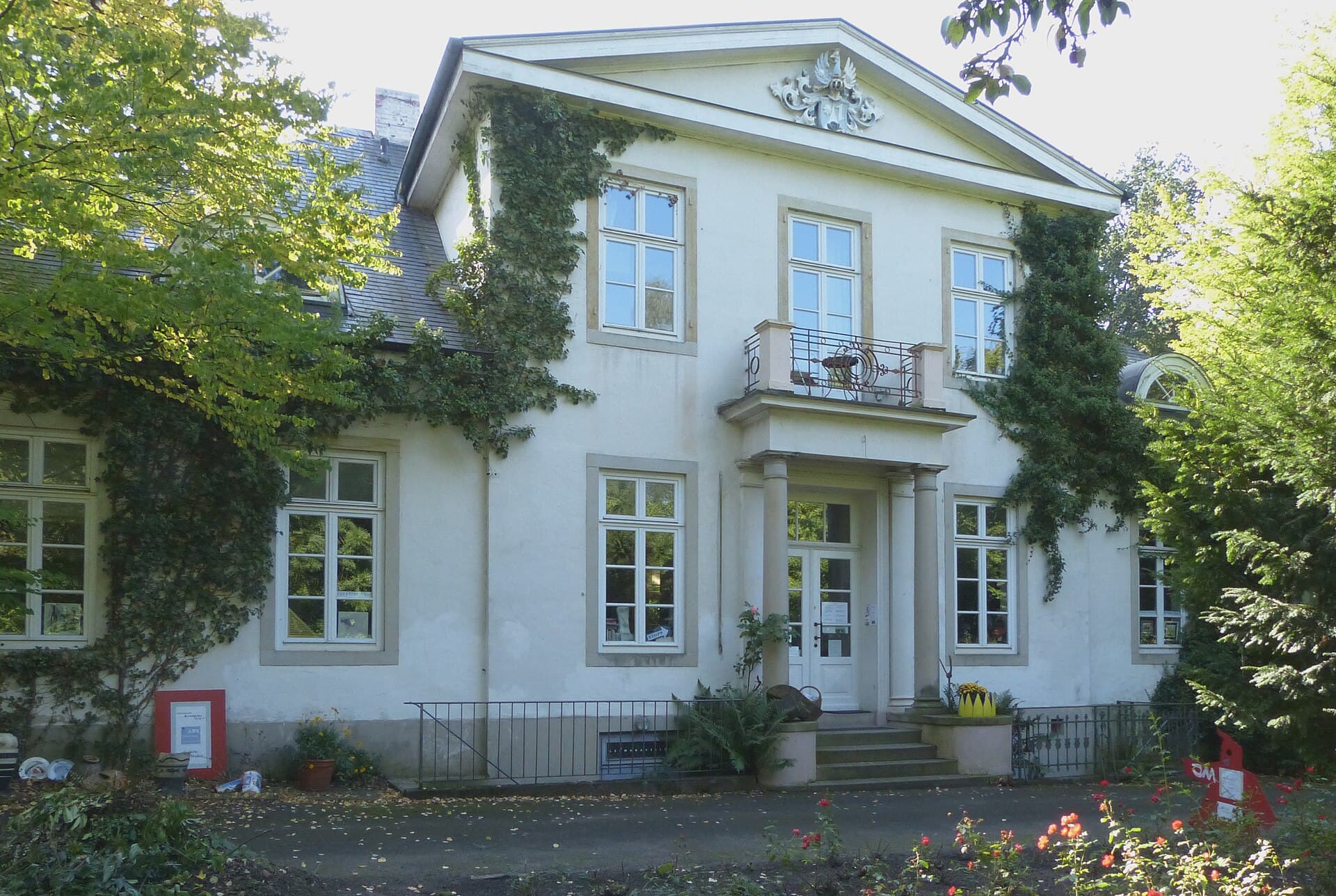 Haus Lesmona: Riverside Gardens and Historic Park in Bremen