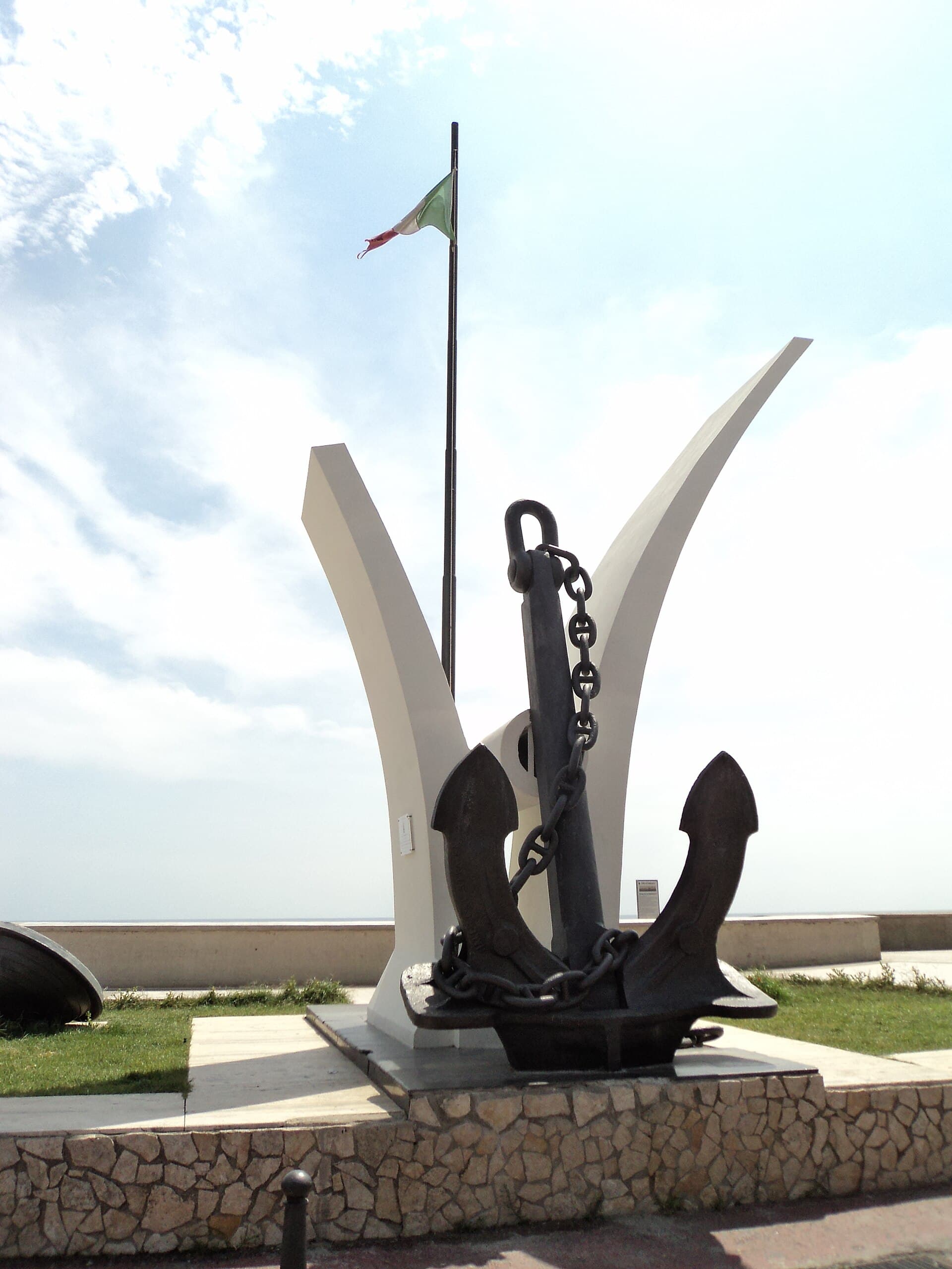 Monumento ai Caduti del Mare: Honoring the Sea’s Fallen in Calabria