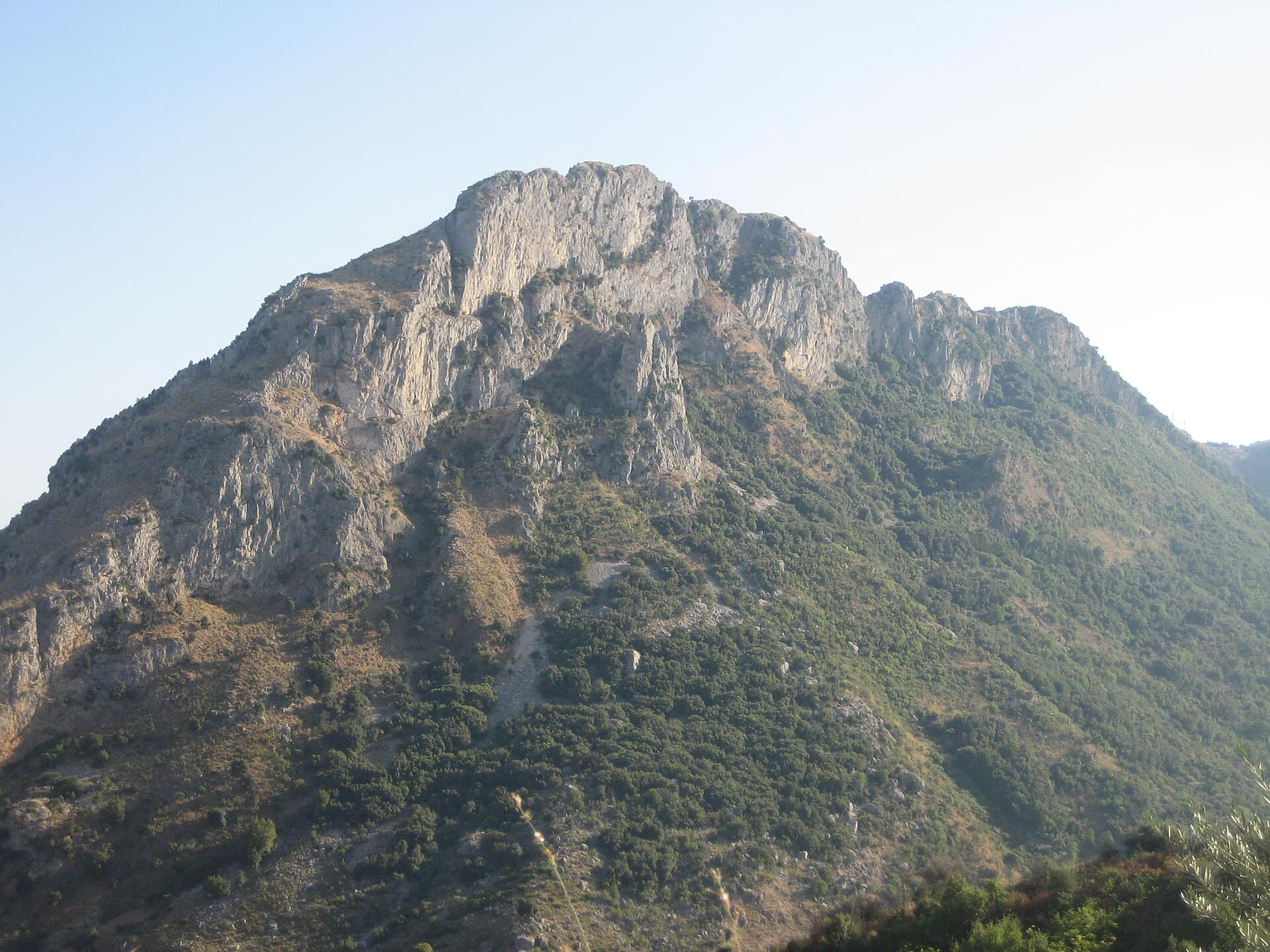 Monte Consolino: Hiking Calabria’s Dramatic Serre Peaks