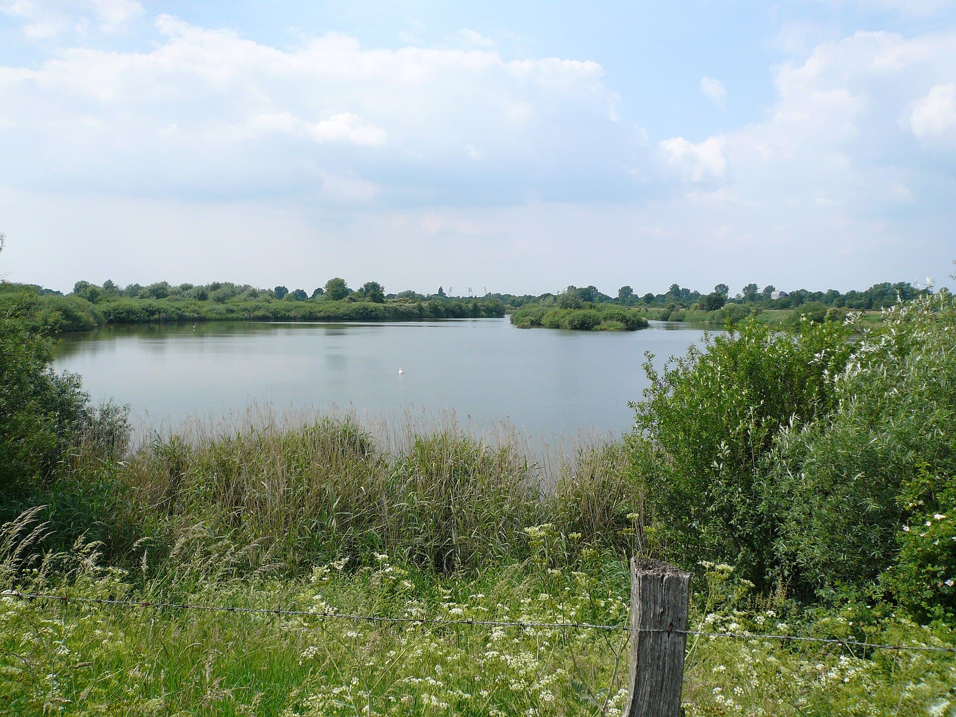 Neue Weser: A Peaceful Lake Retreat in Bremen’s Obervieland