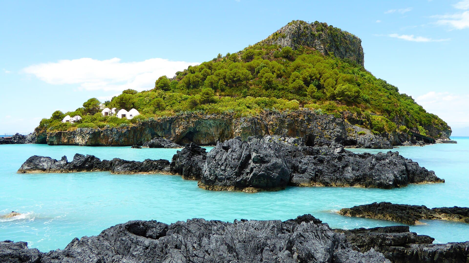 Dino Island, Calabria: Exploring the Caves and Cliffs of Southern Italy