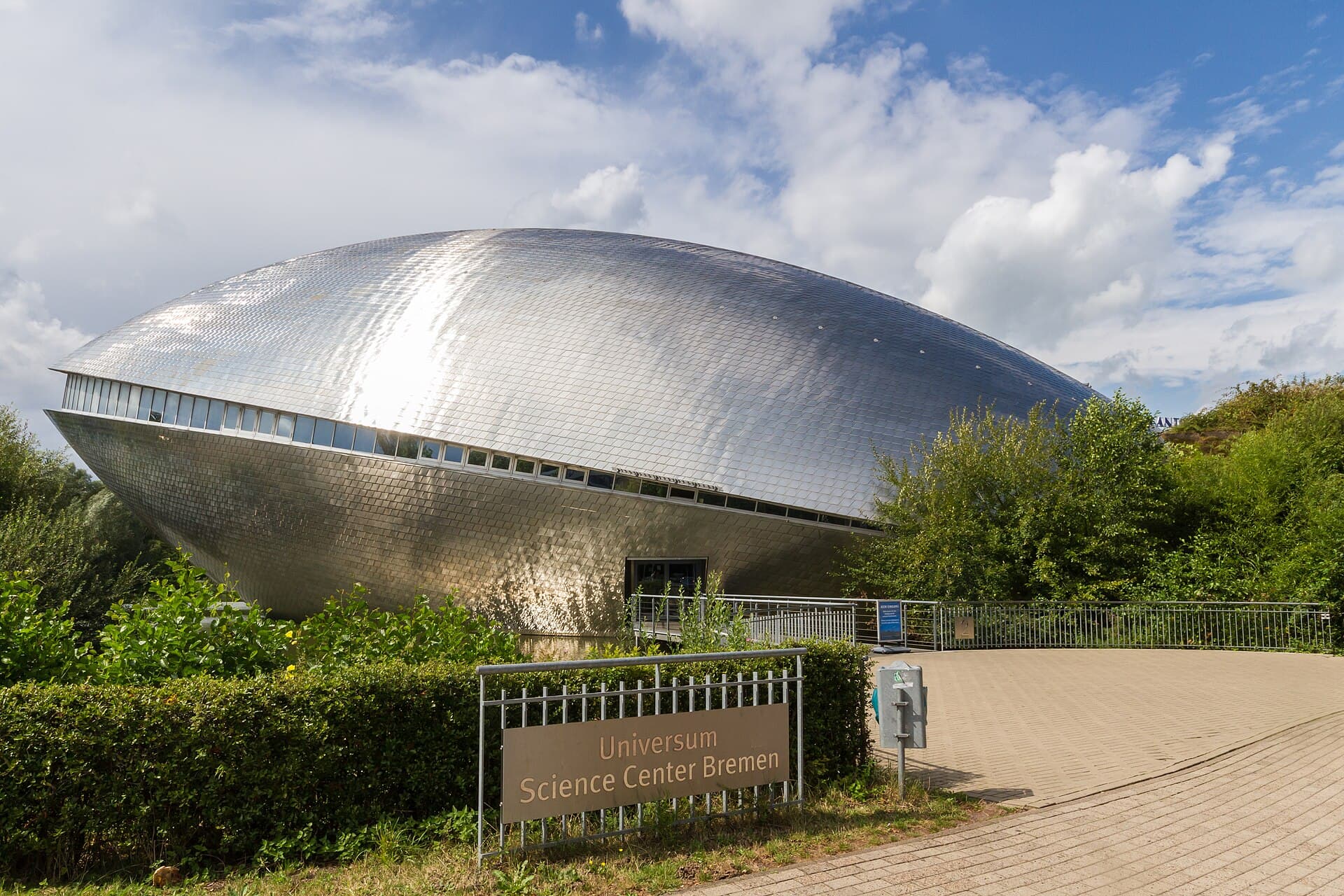 Science Center Universum Bremen: Hands-On Exhibits in Germany’s Interactive Museum