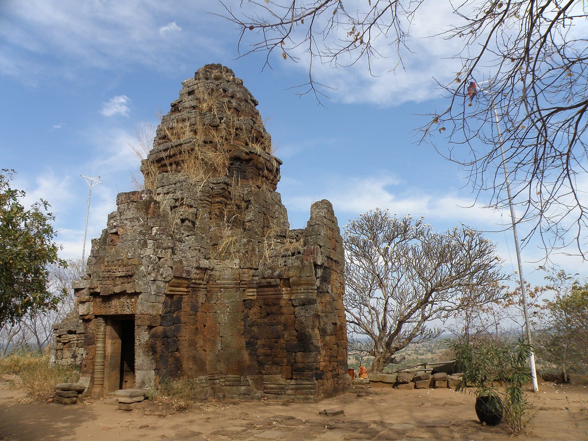 Wat Banan: Exploring the 11th-Century Khmer Temple Ruins Near Battambang