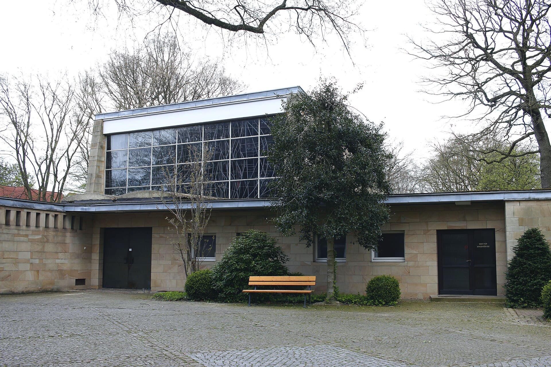 Friedhofskapelle: A Tranquil Chapel in Bremen’s Historic Cemetery