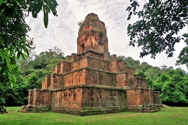 Baksei Chamkrong: The Quiet 10th-Century Tower in Angkor’s Heart