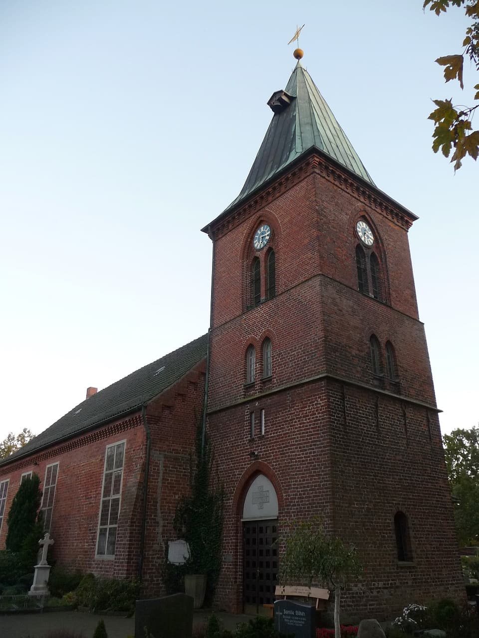 Borgfeld Church: Bremen’s Serene Village Sanctuary