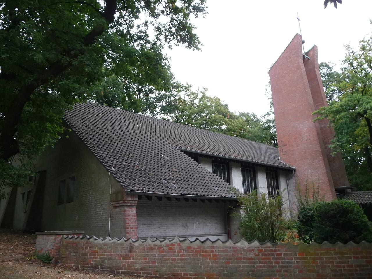 Emmaus-Kirche in Bremen: A Quiet Lutheran Haven
