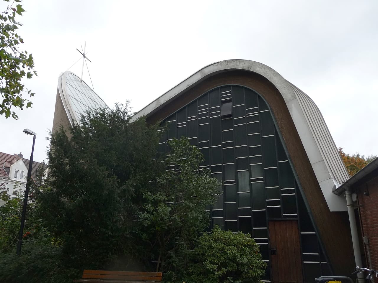 Auferstehungskirche Hastedt: A Peaceful Church Landmark in Bremen’s Hemelingen