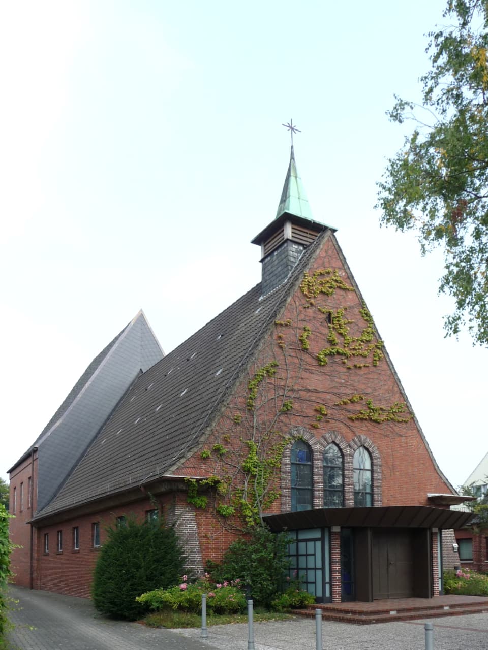 Christ König Church: Serenity and Local Heritage in Blumenthal, Bremen