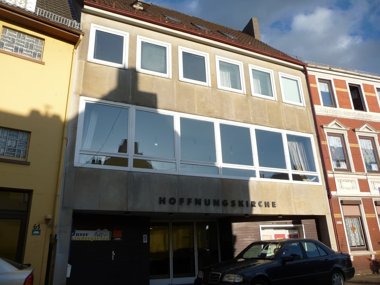 Hoffnungskirche Bremen: A Peaceful Modern Church in the City