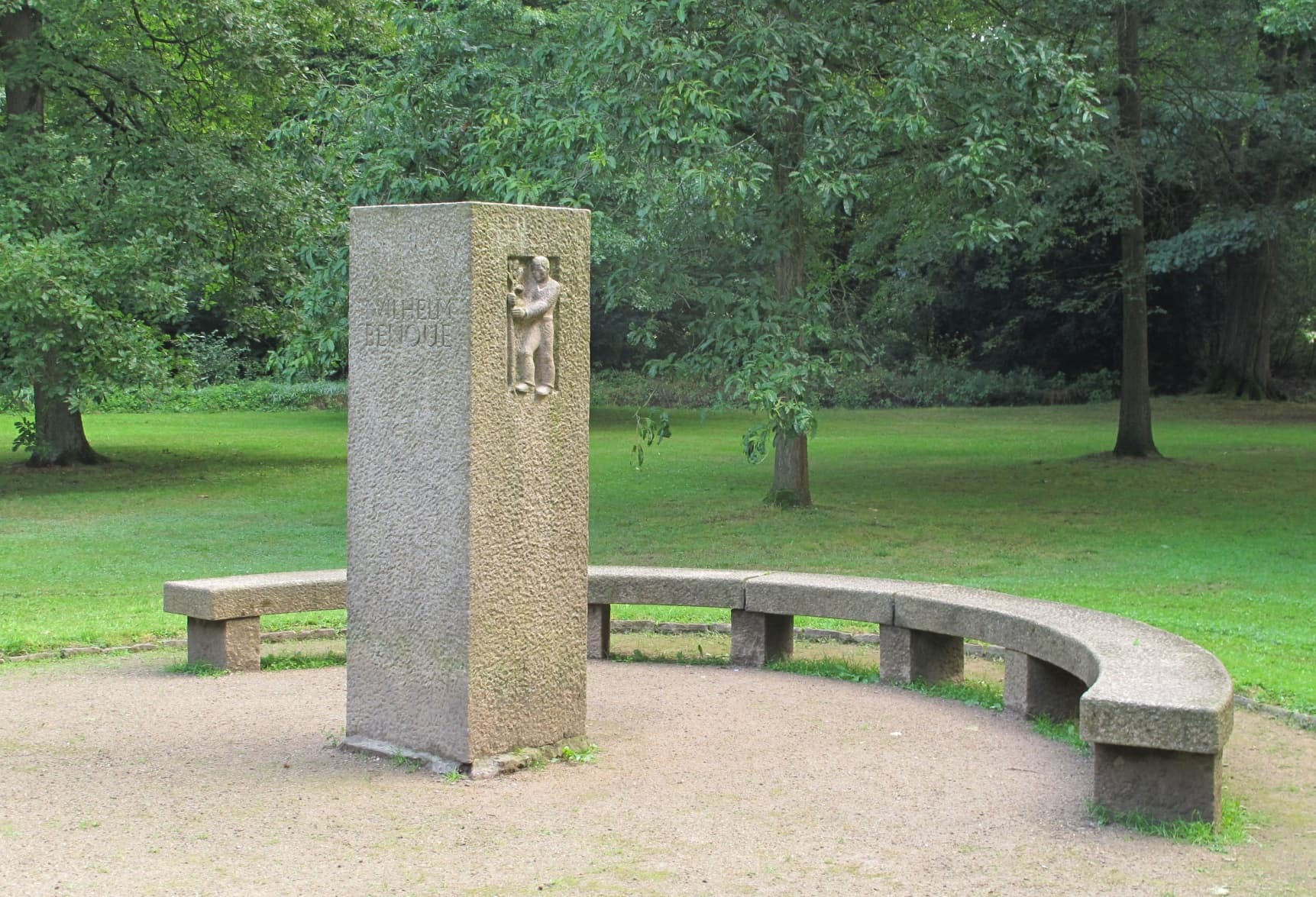 Wilhelm Benque Denkmal: A Tribute to Bremen’s Pioneering Photographer