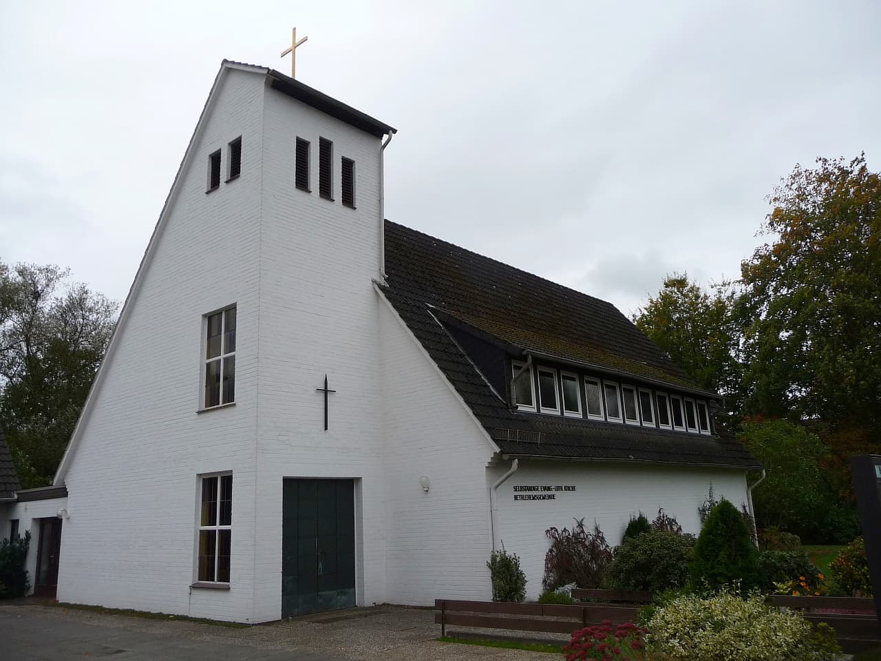 Bethlehemskirche Bremen: A Serene Suburban Sanctuary