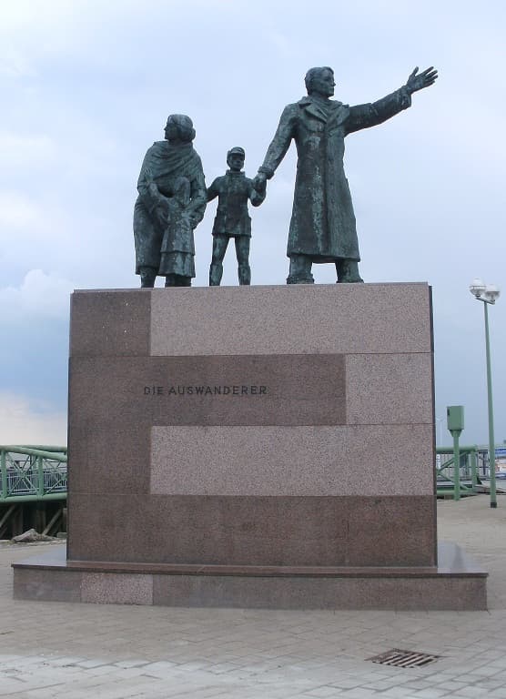 Auswandererdenkmal: A Moving Tribute to Emigrants in Bremerhaven