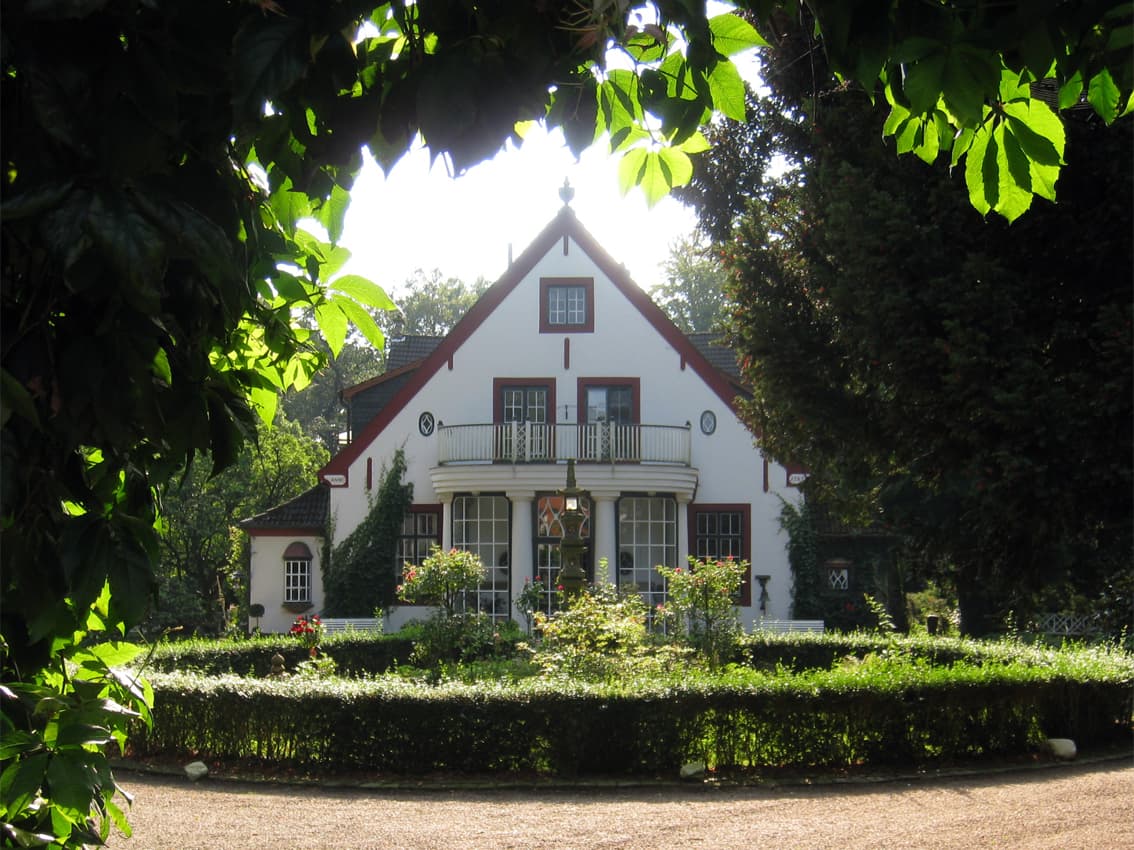 Gut Hodenberg: A Historic Estate Park in Bremen’s Oberneuland