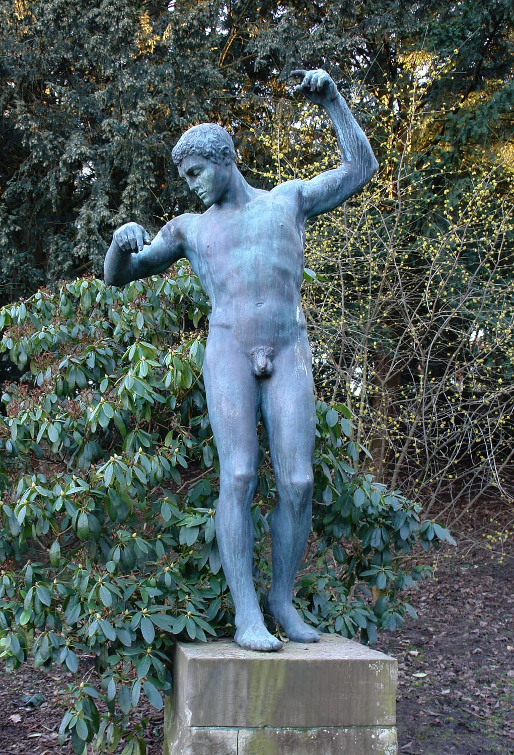 Dying Teenager Monument: A Poignant Sculpture in Bremen’s Mitte
