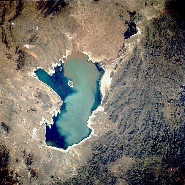 Poopó Lake: Bolivia’s Highland Lagoon in the Oruro Altiplano