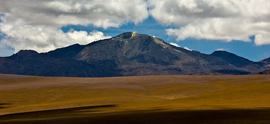 Putana Volcano: Bolivia’s Remote Andean Giant with Active Fumaroles
