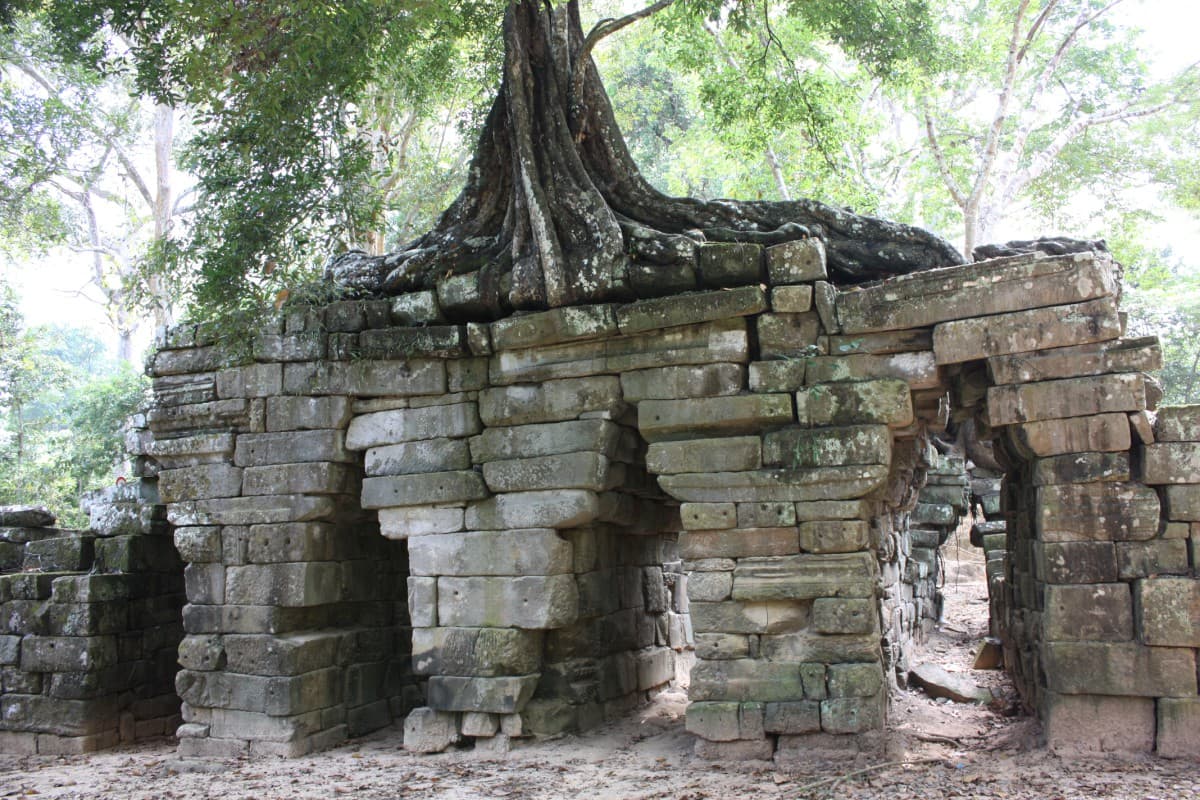 Spean Thmor: Cambodia’s Ancient Stone Bridge Near Siem Reap