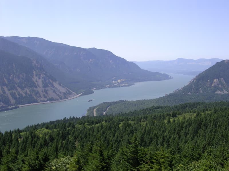 The Columbia River in British Columbia: A Scenic Canadian Waterway
