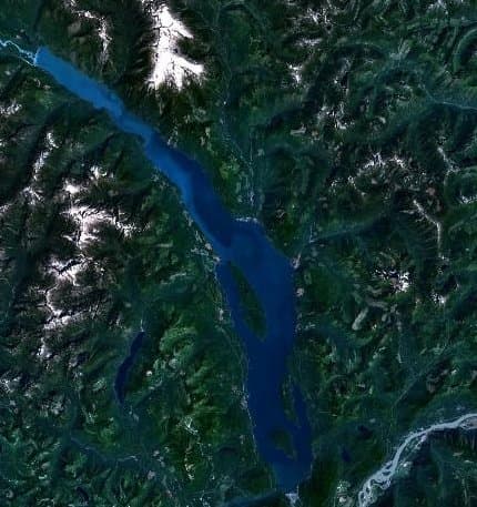 Harrison Lake: Pristine Waters and Mountain Adventures in British Columbia