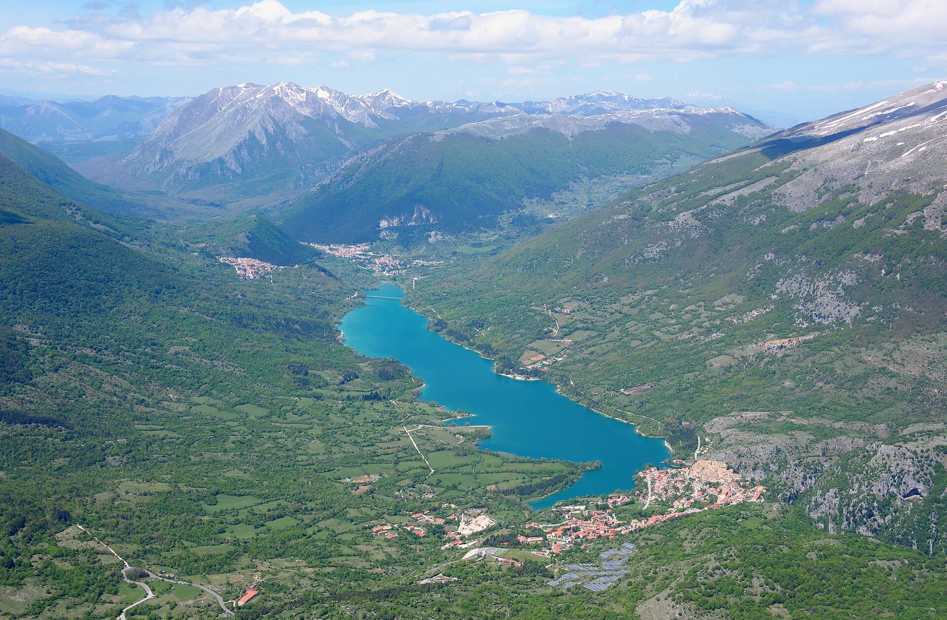 Lago di Barrea: Tranquil Mountain Lake in Abruzzo National Park
