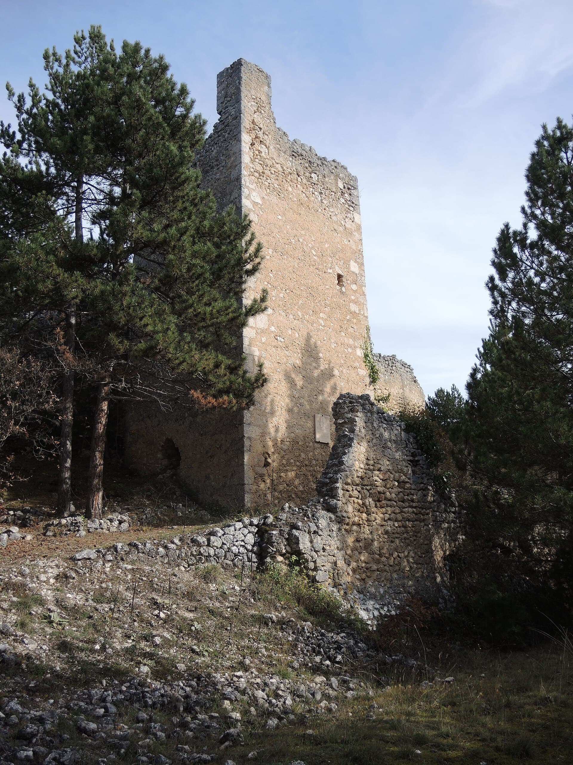 Castle of Barisciano: Medieval Fortress Overlooking Abruzzo’s Aterno Valley