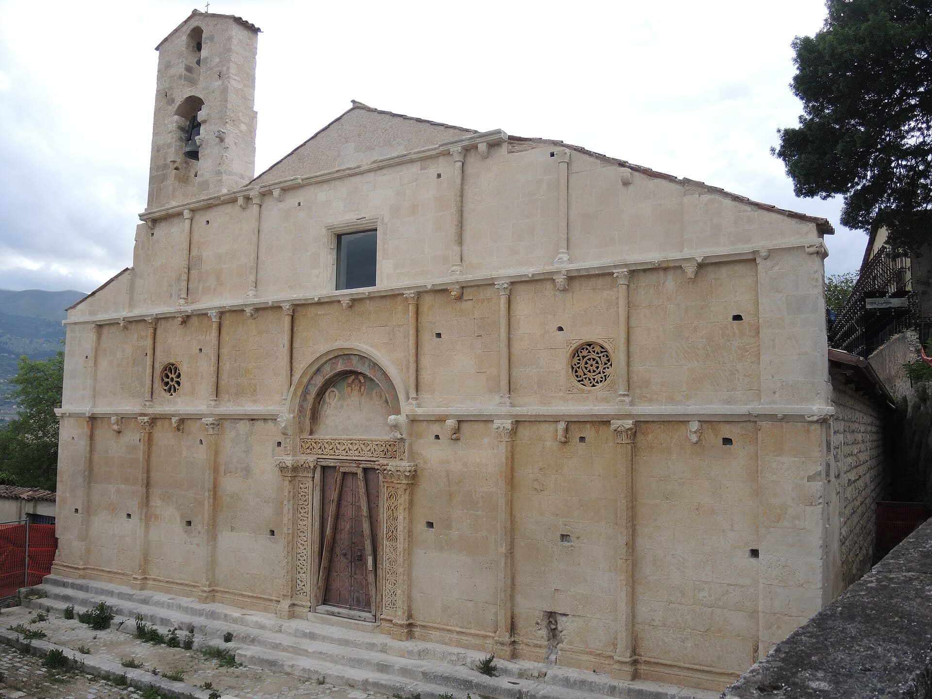 Church of Santa Giusta fuori le mura: L’Aquila’s Serene Romanesque Outpost