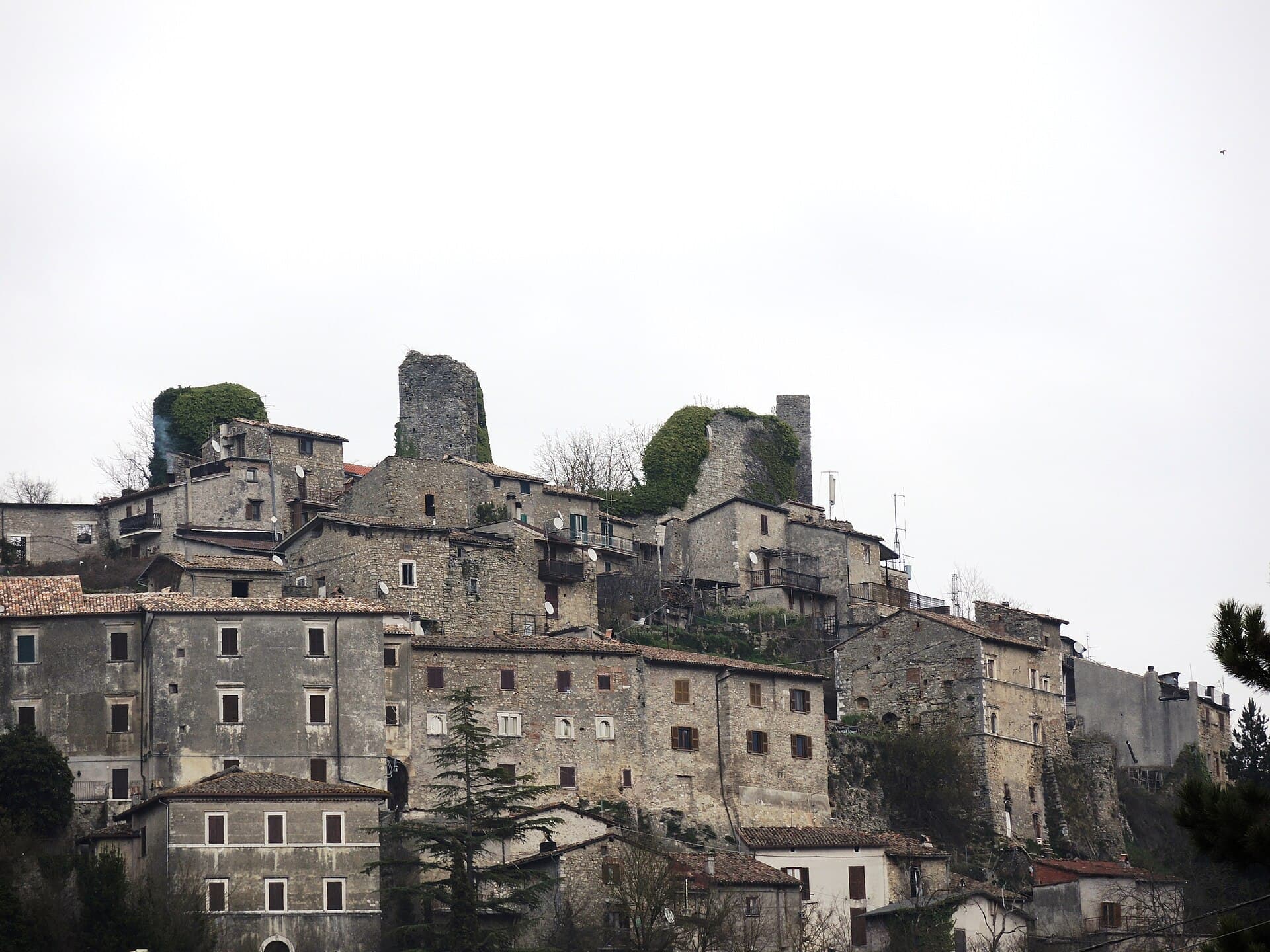 Castello di Carsoli: A Medieval Fortress in Abruzzo’s Heartland