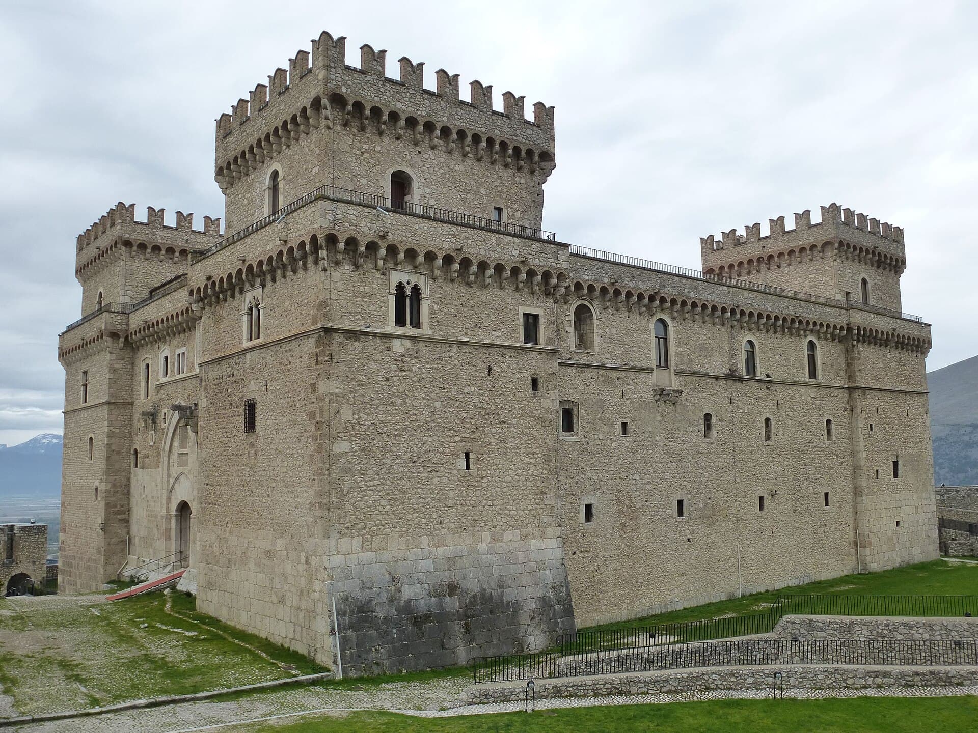 Piccolomini Castle: Medieval Fortress and Panoramic Views in Celano, Abruzzo