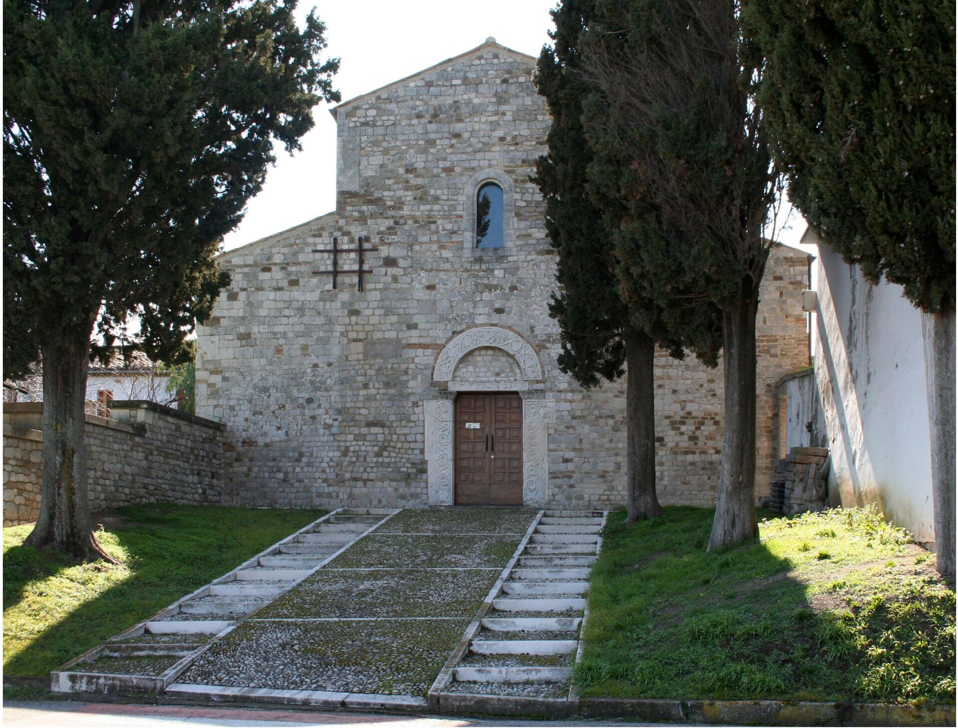 Chiesa di San Clemente al Vomano: A Romanesque Treasure in Notaresco