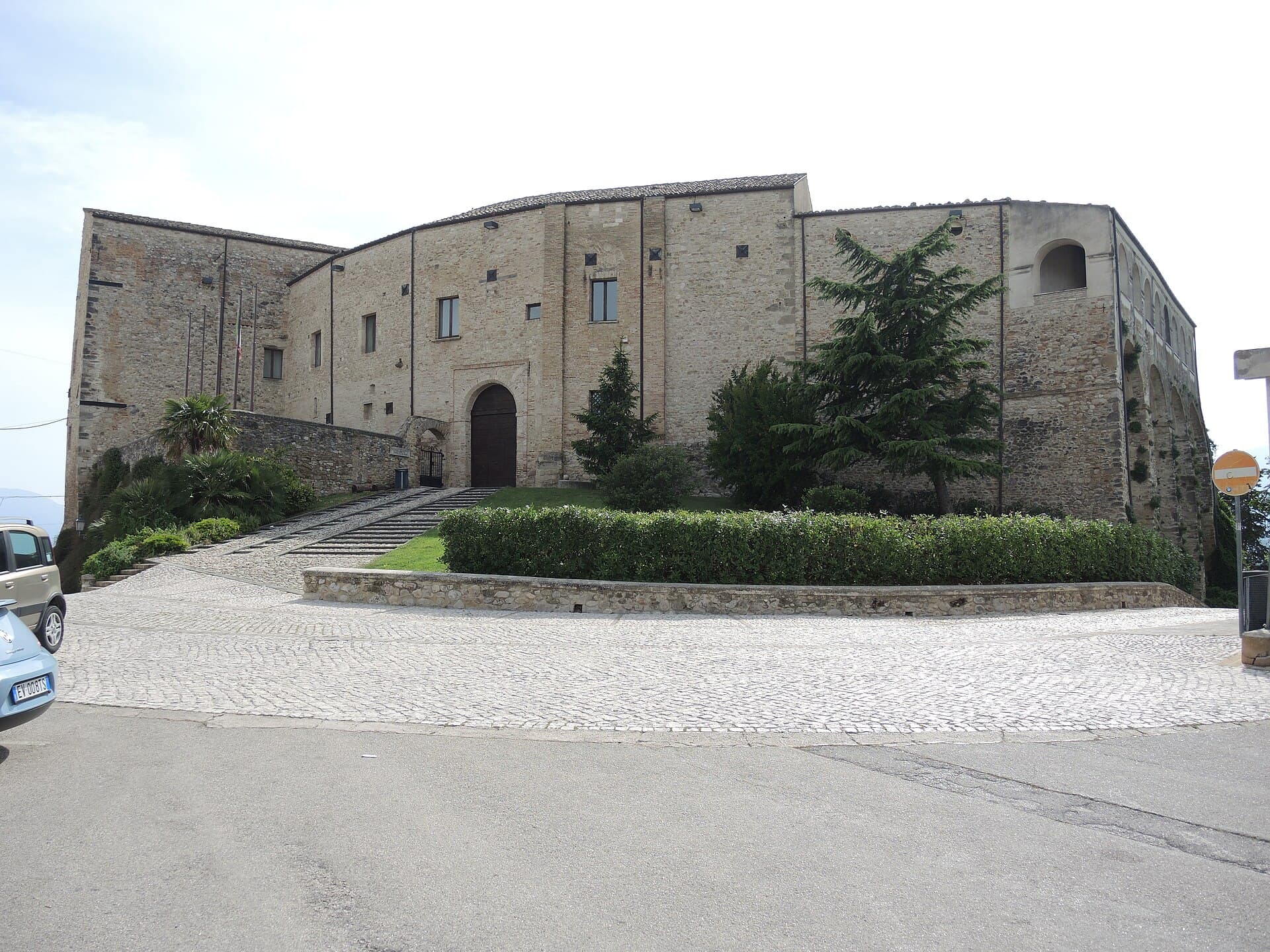Castello De Sterlich-Aliprandi: A Medieval Fortress in Nocciano, Abruzzo