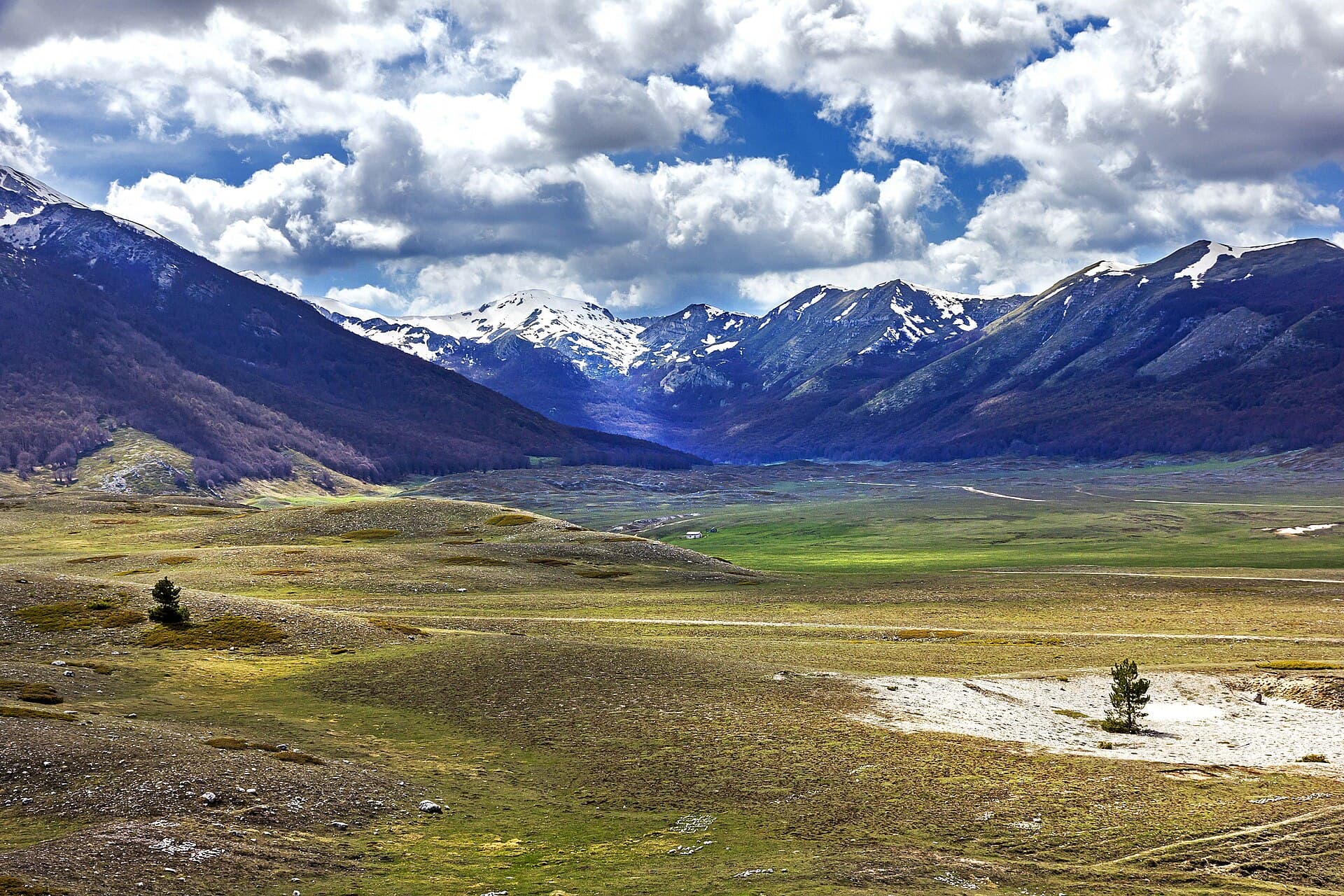 Sirente-Velino Regional Park: Hiking the Rugged Heart of Abruzzo
